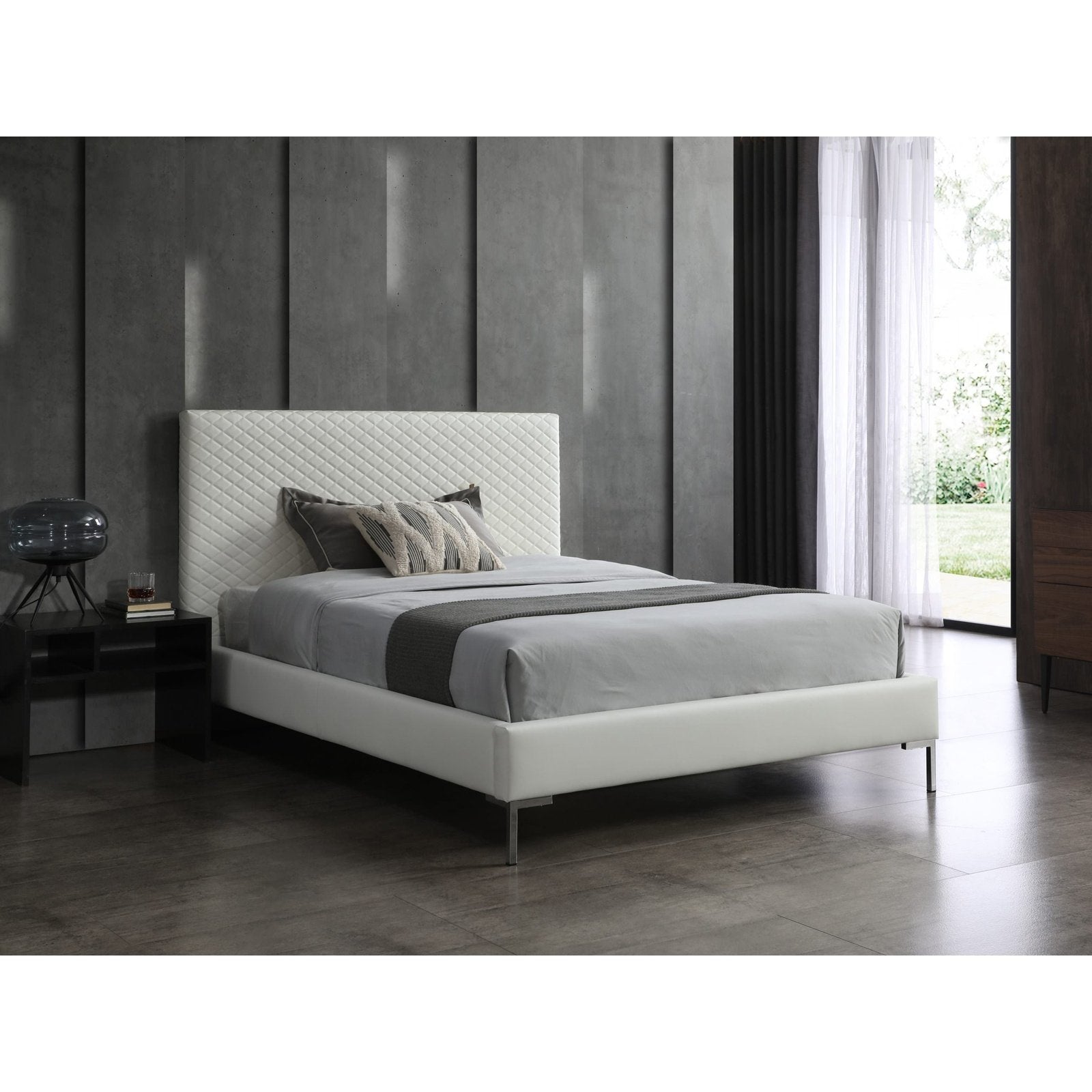 Whiteline Modern Living Liz Full Bed